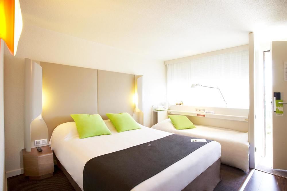 Campanile Geneve - Ferney-Voltaire Hotel Exterior photo